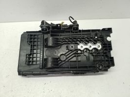 Ford Fusion II Boîte de batterie DG9310723A