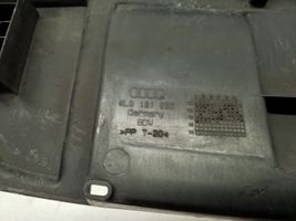 Audi Q7 4L Viršutinė dalis radiatorių panelės (televizoriaus) 4L0121285