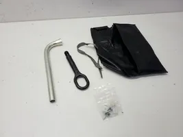 Volkswagen Tiguan Tool set 