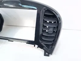 Nissan Juke I F15 Griglia di ventilazione centrale cruscotto 687501KK0A