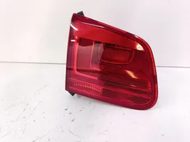 Volkswagen Tiguan Lampy tylnej klapy bagażnika 5N0945093J