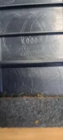 Audi A8 S8 D2 4D Tavaratilan/takakontin alempi sivuverhoilu 4D0868845