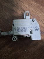 Volkswagen PASSAT B5 Fuel tank cap lock motor 3B0810773B