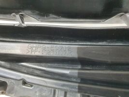 Mazda 6 Griglia superiore del radiatore paraurti anteriore GHP95071211890