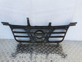 Nissan X-Trail T30 Grille calandre supérieure de pare-chocs avant 623108H700