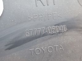Toyota Avensis T270 Etuoven verhoilu 6777705040