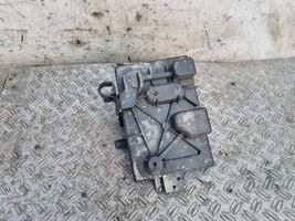 Mazda CX-7 Boîte de batterie K6805