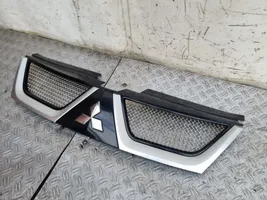 Mitsubishi Outlander Front bumper upper radiator grill 02009923