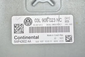 Volkswagen Touran II Calculateur moteur ECU 03L906023NC