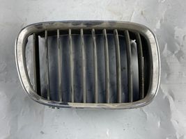 BMW 5 E39 Front grill 8159312