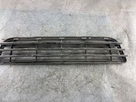 Toyota Corolla E120 E130 Etupuskurin alempi jäähdytinsäleikkö 5311213010