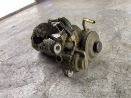 Toyota Corolla Verso E121 Boîtier de filtre à carburant 2339064450