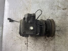 KIA Carens I Ilmastointilaitteen kompressorin pumppu (A/C) 