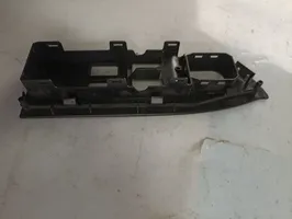 Suzuki Grand Vitara II Etuoven ikkunan kytkimen kehys 8372764J0