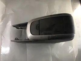 Toyota Auris 150 Podłokietnik tunelu środkowego 5891102200
