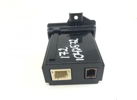 Lexus ES 300h Connecteur/prise USB 8619011010