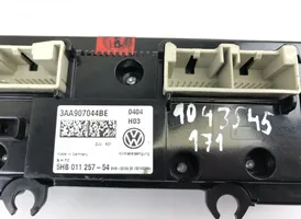 Volkswagen PASSAT B7 Climate control unit 5HB012405-04