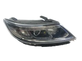 KIA Sorento Lampa przednia 921022P560