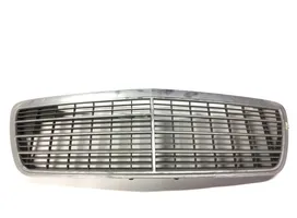 Mercedes-Benz E W210 Atrapa chłodnicy / Grill A2108800583