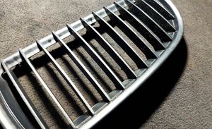 BMW 3 E90 E91 Grille calandre supérieure de pare-chocs avant 