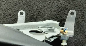 BMW 5 E39 Rokas bremzes mehānisms (salonā) 