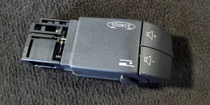 Renault Espace IV Przyciski / Przełącznik regulacji głośności CM8A3