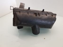 Audi 80 90 B2 Caja del filtro de aire 068129607J