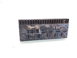 Audi 80 90 B2 Módulo de fusible 443941822A