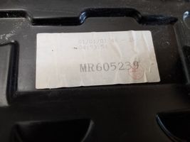 Mitsubishi Pajero Altro elemento di rivestimento bagagliaio/baule MR605239