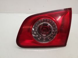 Volkswagen PASSAT B6 Lampy tylnej klapy bagażnika 3C9945094A