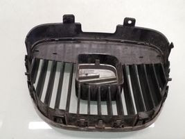 Seat Ibiza III (6L) Grille calandre supérieure de pare-chocs avant 6L0853651