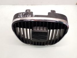 Seat Ibiza III (6L) Grille calandre supérieure de pare-chocs avant 6L0853651