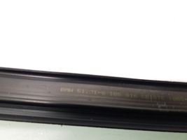 BMW 5 E39 Rubber seal front door window/glass 51218185816