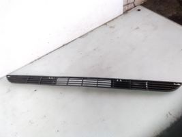 Audi 80 90 B2 Maskownica / Grill / Atrapa górna chłodnicy 811853667