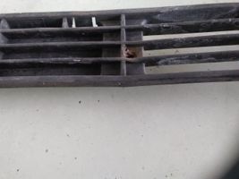 Audi 80 90 B2 Grille calandre supérieure de pare-chocs avant 811853667