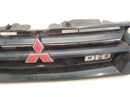 Mitsubishi Pajero Grille calandre supérieure de pare-chocs avant MR387981