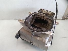 Audi 80 90 B2 Salono oro mazgo plastikinis korpusas 