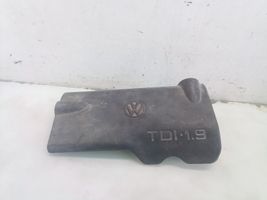 Volkswagen PASSAT B4 Variklio dangtis (apdaila) 028103935A