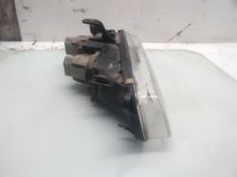 Mazda 323 F Faro/fanale 11061708