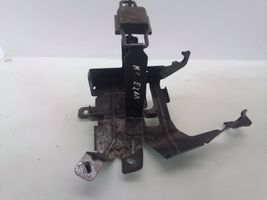 Mercedes-Benz E W211 Staffa di montaggio della batteria A2115454440