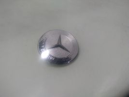 Mercedes-Benz E W211 Mostrina con logo/emblema della casa automobilistica A6388170116