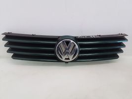 Volkswagen Polo III 6N 6N2 6NF Etupuskurin ylempi jäähdytinsäleikkö 6N0853651J