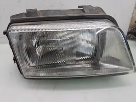 Audi A4 S4 B5 8D Lampa przednia 