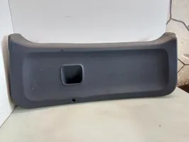 Mitsubishi Colt Moldura de la puerta/portón del maletero 