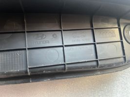 Hyundai Tucson IV NX4 Lokasuojan päätylista 84189N7000