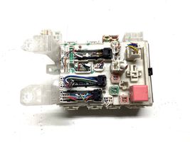 Toyota Avensis T270 Module de fusibles 8273005150