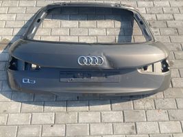 Audi Q3 8U Takaluukun/tavaratilan kansi 8U0827159A