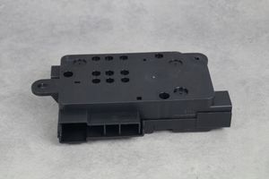 Audi RS4 B7 Coperchio/tappo della scatola vassoio della batteria 8E0937548