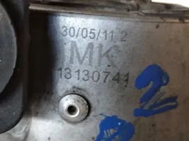 Opel Corsa D Supporto di montaggio del motore 13130741