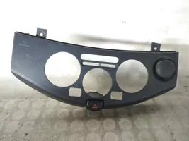 Nissan Micra Botón interruptor de luz de peligro 27570AX200